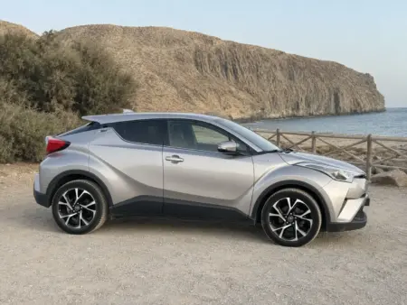 Foto 03 toyota chr right side