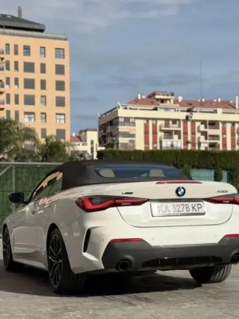 Foto 04 bmw 430i xdrive cabrio 2022 white cognac rear roof closed