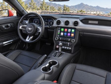 Foto 04 ford mustang s550 interior digital carplay