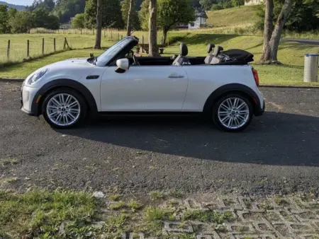 Foto 04 mini cooper s cabrio 2024 white side roof open