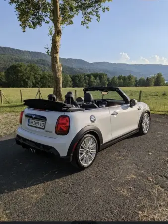 Foto 05 mini cooper s cabrio 2024 white rear three quarter roof open