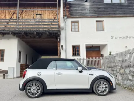 Foto 07 mini cooper s cabrio 2024 white side roof closed